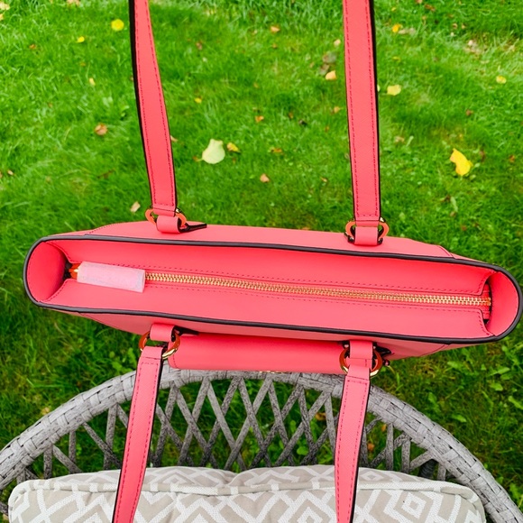 NWT MICHAEL KORS SHOULDER BAG! - Picture 2 of 9